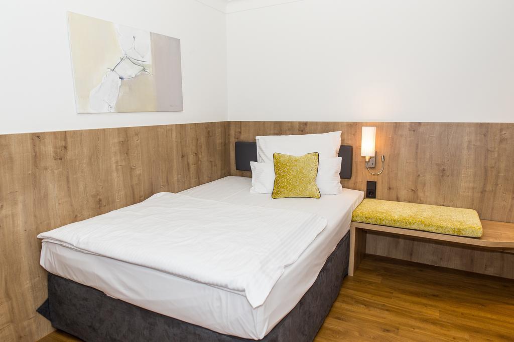 Hotel Goldenes Rad Ulm Dış mekan fotoğraf