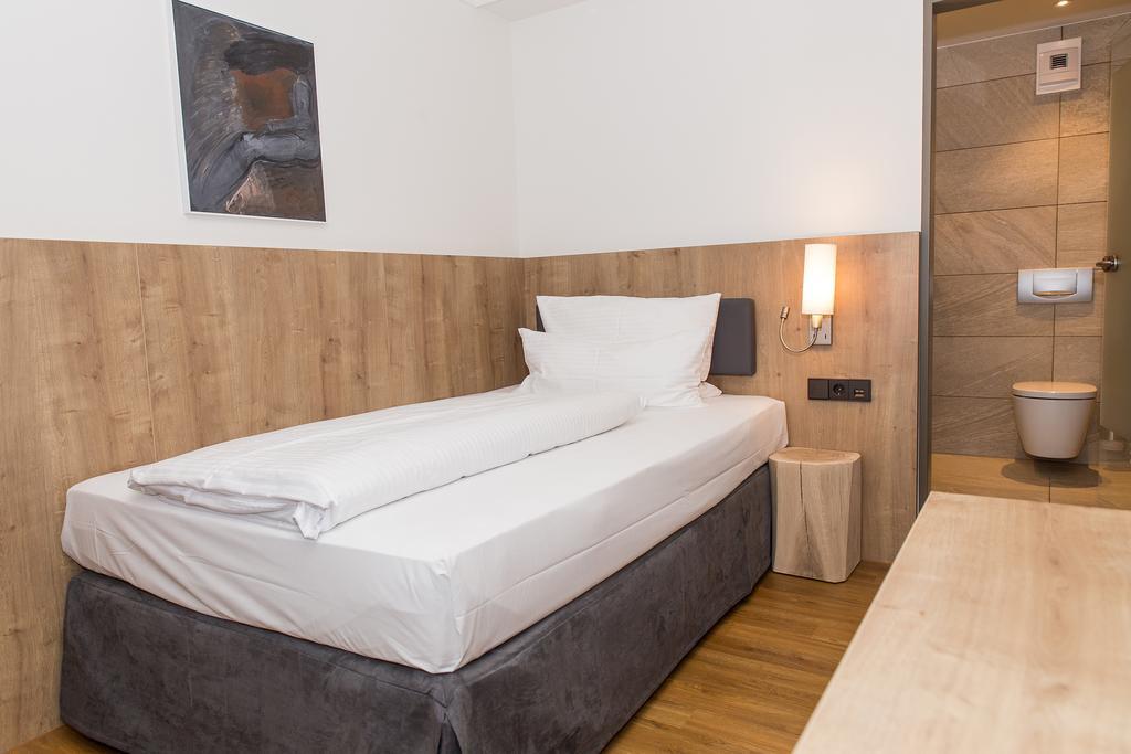 Hotel Goldenes Rad Ulm Dış mekan fotoğraf