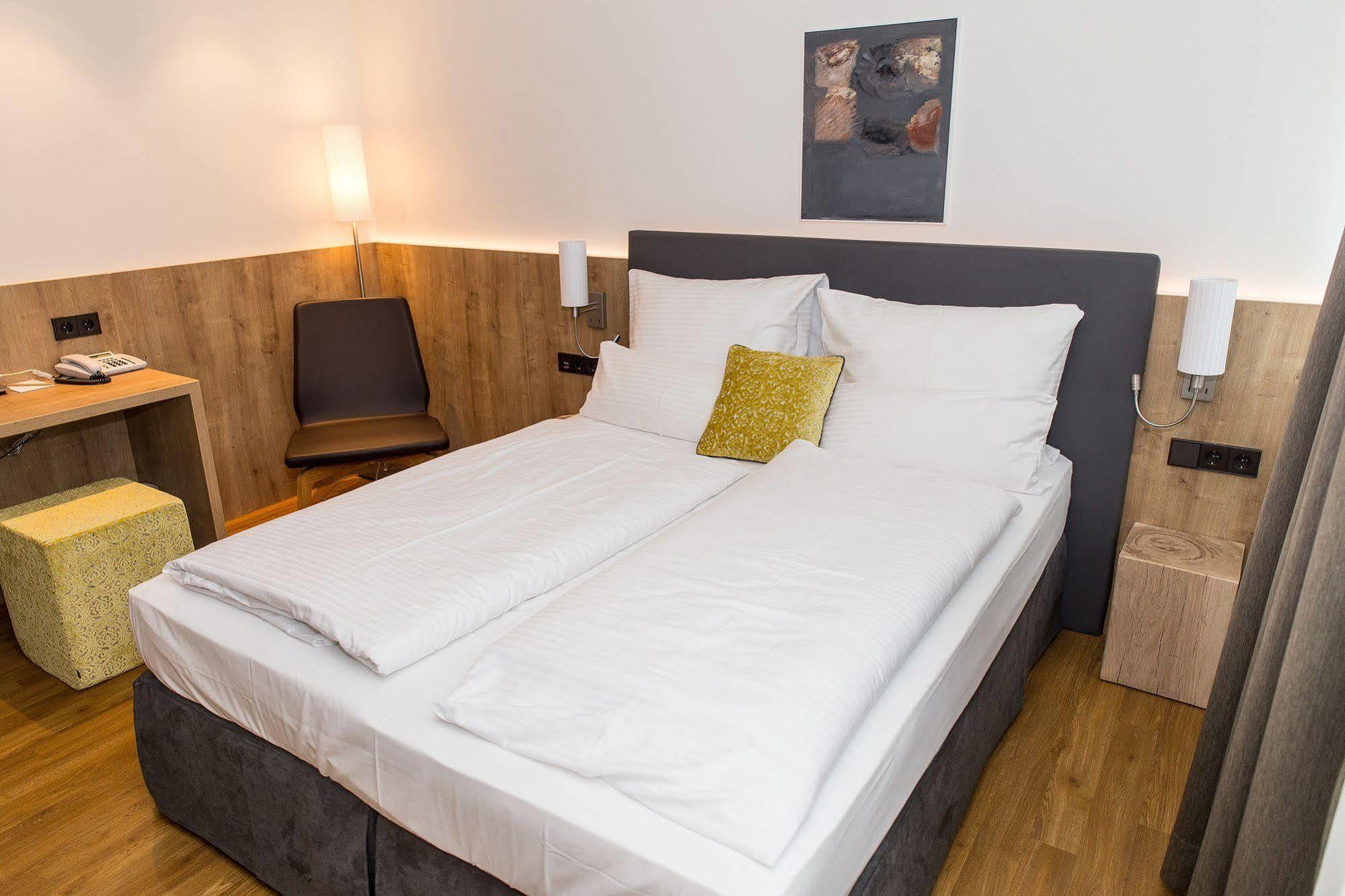 Hotel Goldenes Rad Ulm Dış mekan fotoğraf