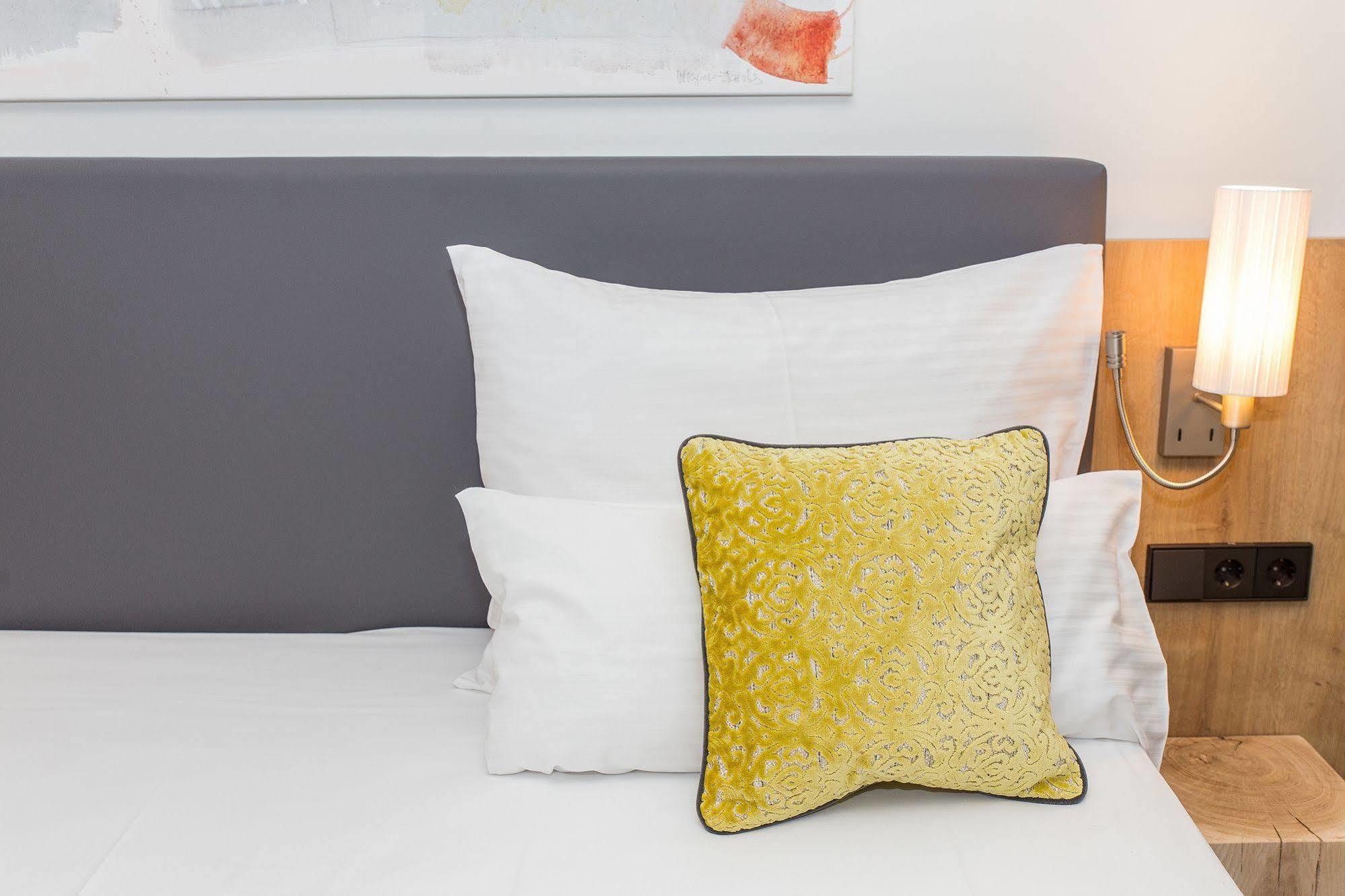 Hotel Goldenes Rad Ulm Dış mekan fotoğraf