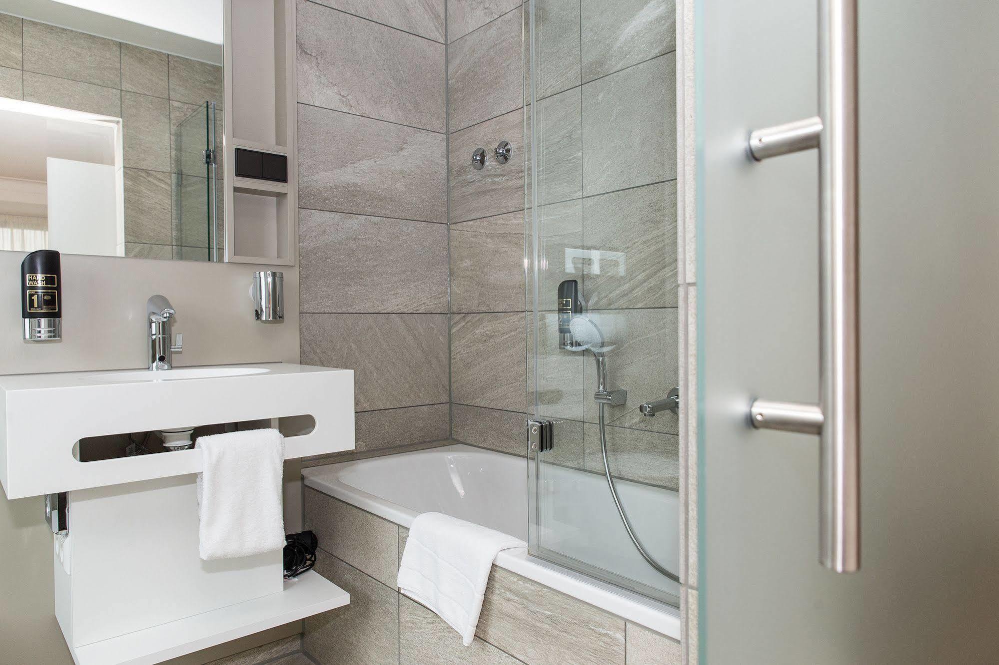 Hotel Goldenes Rad Ulm Dış mekan fotoğraf