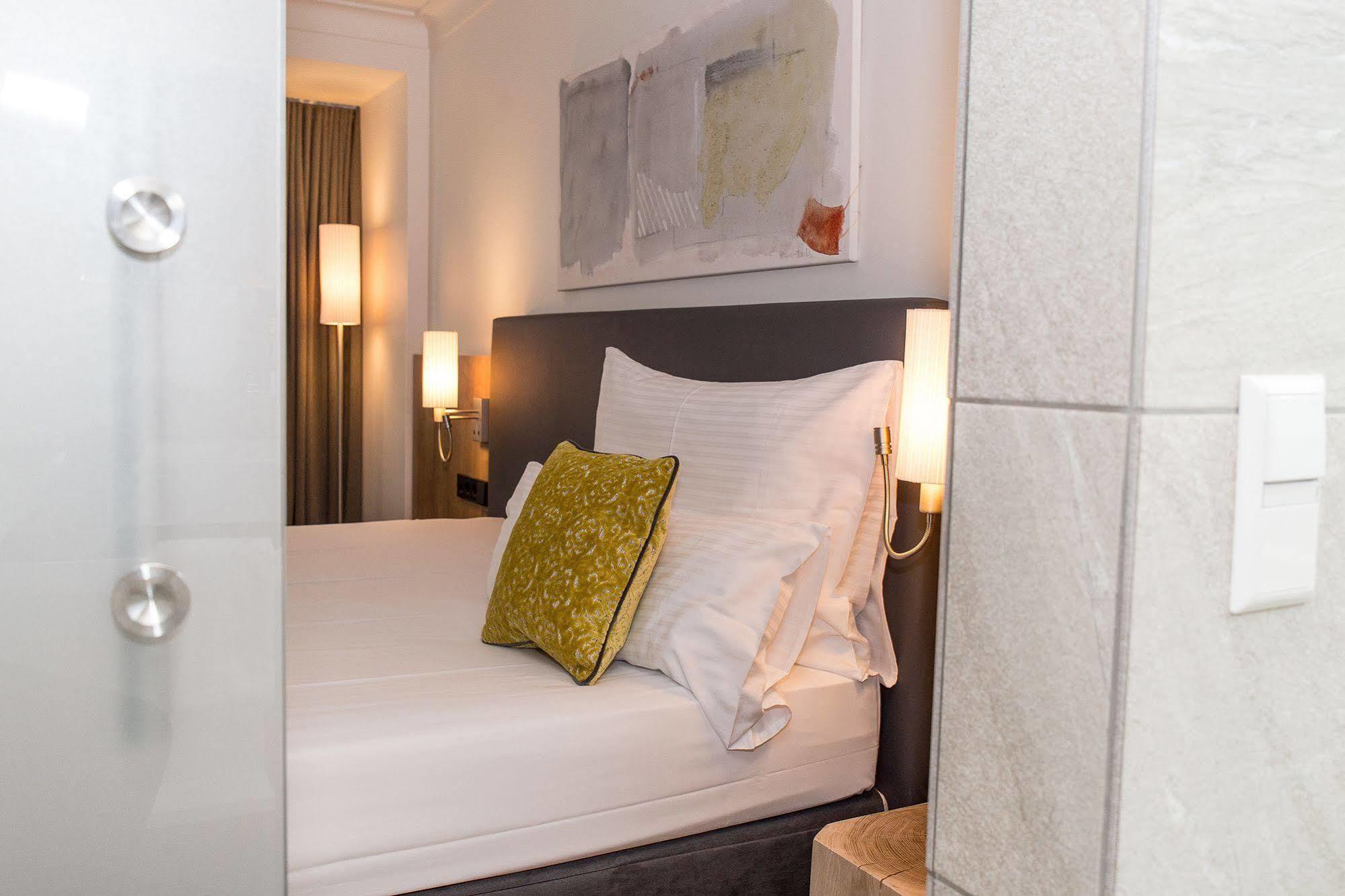 Hotel Goldenes Rad Ulm Dış mekan fotoğraf